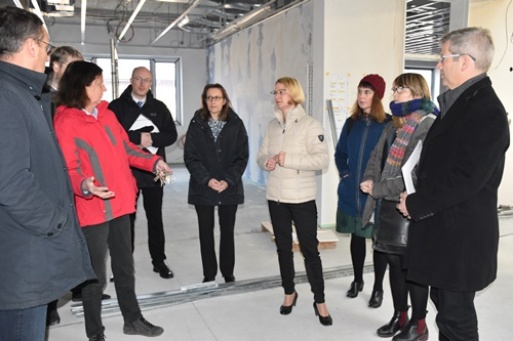 Besuch Minister Hesse und Pegel in Fischerschule