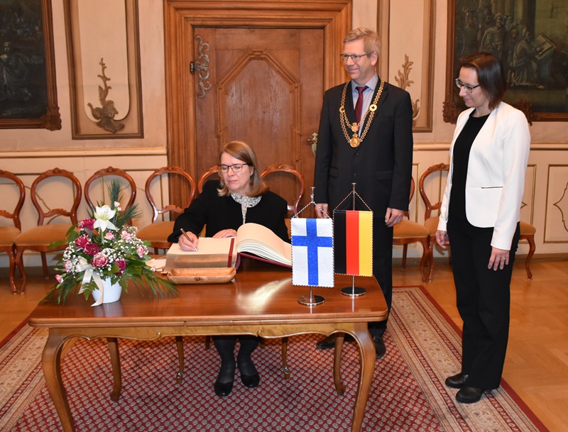 /export/sites/hgw/de/.galleries/Pressestelle-Pressemitteilungen/Besuch-der-finnischen-Botschafterin-im-Rathaus-Foto-Pressestelle-9.JPG