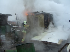 Brandbekämpfung unter Atemschutz - © Feuerwehr Brandbekämpfung unter Atemschutz