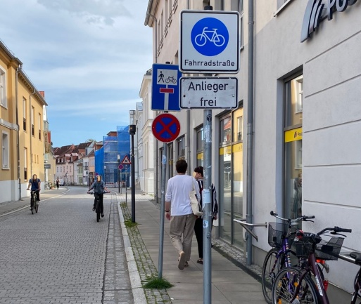 Das Fahrradstraßenschild in der Mühlenstraße