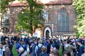 Studenten und Erstis beim Dommarkt