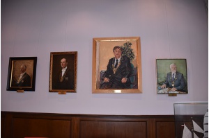 Dr. Königs Porträt im Senatssaal
