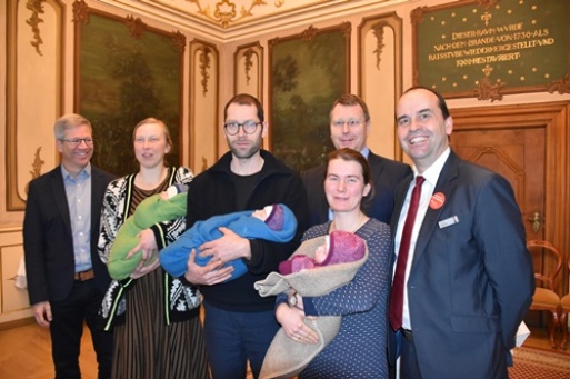 Empfang der Drillinge im Rathaus