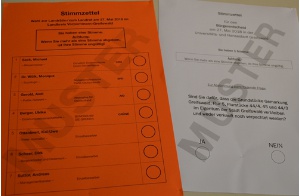 Wahl-und Abstimmungszettel für Landratswahl und Bürgerentscheid 2018