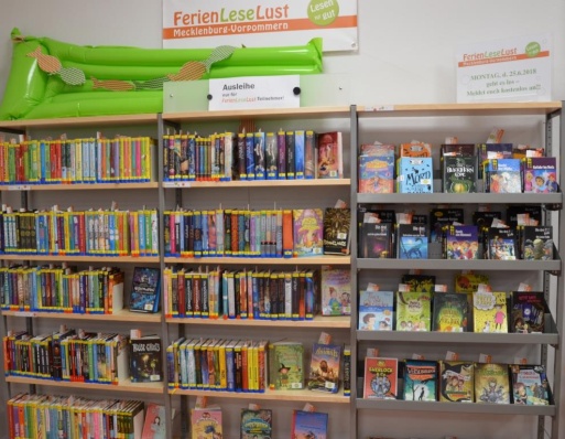 Bücherregal für die Sommeraktion FerienLeseLust