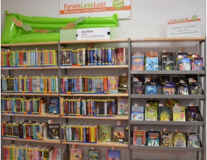 Bücherregal für die Sommeraktion FerienLeseLust