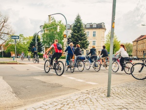 Fahrradfahrer an der Europakreuzung - © Wally Pruß Fahrradfahrer an der Europakreuzung