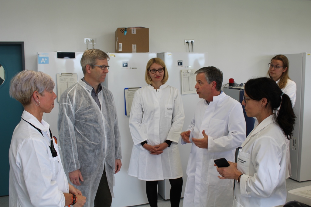 /export/sites/hgw/de/.galleries/Pressestelle-Pressemitteilungen/Firmenbesuch-OB-bei-IMD-Institut-fuer-Medizinische-Diagnostik-Foto-Fabian-Feldt-Kopie.jpg