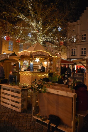 Lucia-Stand auf dem Fischmarkt - © Pressestelle Lucia-Stand auf dem Fischmarkt