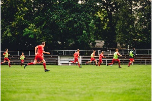 Sportler des GFC beim Spiel im Volksstadion