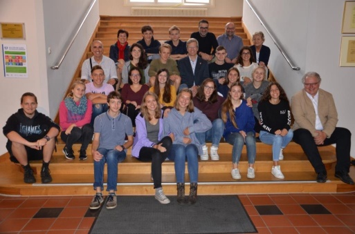 Gäste aus Samos und Schüler des Humboldt-Gymnasiums mit Begleitung im Rathaus