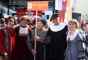 Gruppe Greifswald Fabian Feld, Frau Fassbinder Gruppe Greifswald Fabian Feld, Frau Fassbinder