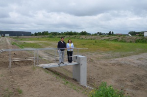 Jeannette von Busse und Peter Lubs am Spülfeld