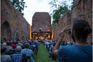 Jazz Evenings in der Klosterruine, zum Himmel hinoffen