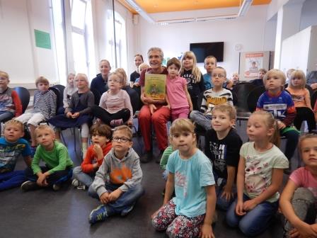 /export/sites/hgw/de/.galleries/Pressestelle-Pressemitteilungen/Lesetag-mit-Marko-Simsa-Foto-Pressestelle.jpg