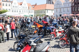 Motorrad-Gottesdienst auf dem Historischen Marktplatz - © Uwe Stiller, Nordkirche Motorrad-Gottesdienst auf dem Historischen Marktplatz