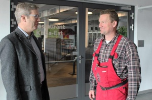 Oberbürgermeister Dr. Stefan Fassbinder und Unternehmer Stephan Grimm im Gespräch