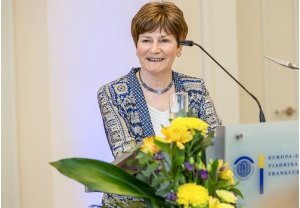 Prof. Dr. Anna Wolff-Powęska bei der Preisverleihung in der Europa-Universität Viadrina, Frankfurt/Oder - Foto: Heide Fest - © Foto: Heide Fest, zur Verfügung gestellt durch Pressestelle Universität Greifswald Prof. Dr. Anna Wolff-Powęska bei der Preisverleihung in der Europa-Universität Viadrina, Frankfurt/Oder - Foto: Heide Fest