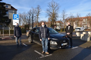 An der Walter-Rathenau-Straße wurden heute zwei öffentliche Carsharing-Plätze freigegeben.