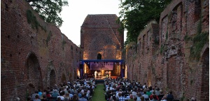 die Jazz Evenings in der Klosterruine - © Philipp Schroeder Lensecape die Jazz Evenings in der Klosterruine
