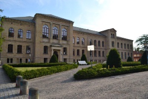 Friedrich-Ludwig-Jahn-Gymnasium Haus II - © Amt für Bildung, Kultur und Sport Friedrich-Ludwig-Jahn-Gymnasium Haus II