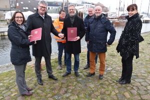 Übergabe Fördermittelbescheid Spundwand und hansering - © Pressestelle Übergabe Fördermittelbescheid Spundwand und hansering