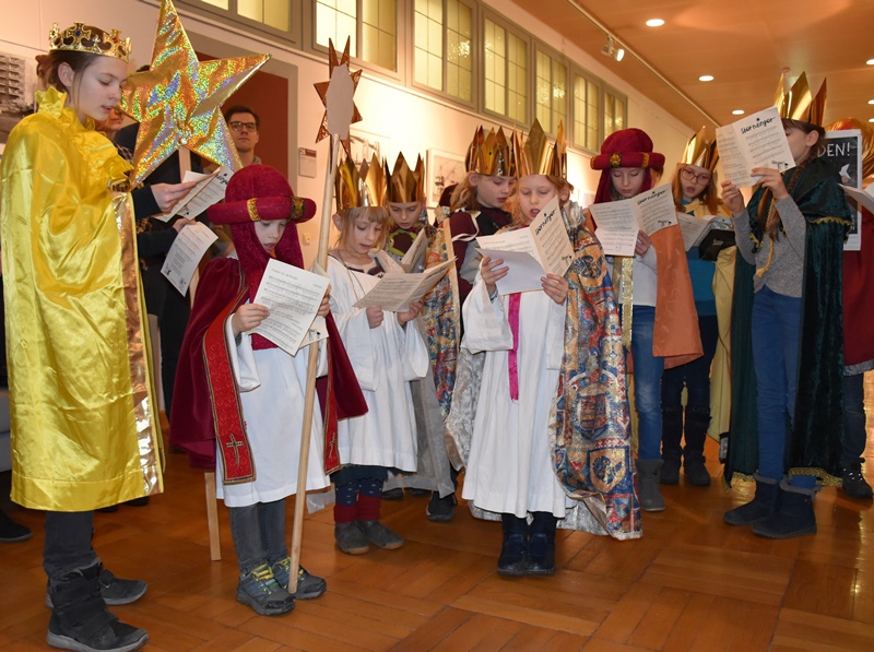 /export/sites/hgw/de/.galleries/Pressestelle-Pressemitteilungen/Pressemitteilungen-2020/Sternsinger-im-Rathaus-Foto-Pressestelle-15.jpg