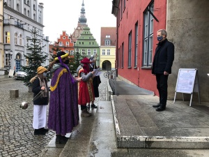 Sternsinger segnen Greifswalder Rathaus