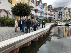 Besichtigung des neuen Weges am Holzteichquartier