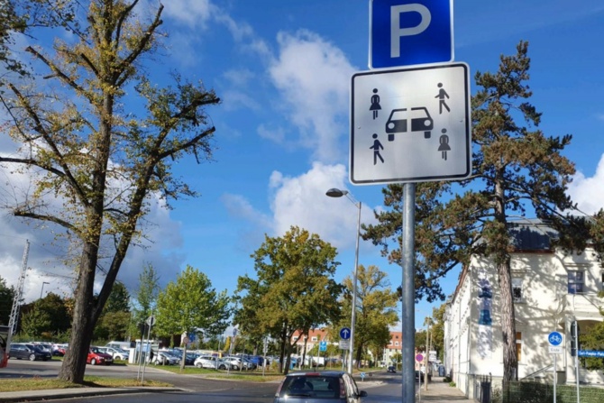 Carsharing-Parkplatz am Bahnhof ist zugeparkt