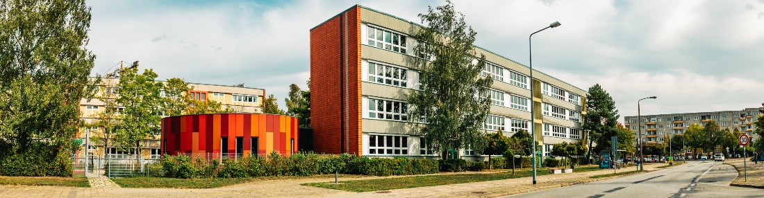 Alexander-von-Humboldt-Gymnasium © Wally Pruß Alexander-von-Humboldt-Gymnasium und Makarenkostraße