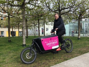 Bringedienst der Stadtbibliothek Florian Sack - © Stadtbibliothek Bringedienst der Stadtbibliothek Florian Sack