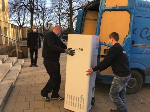 Übergabe Luftreinigungsgeräte Krull-Grundschule