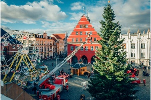 Marktplatz, der Weihnachtsmarkt wird aufgebaut