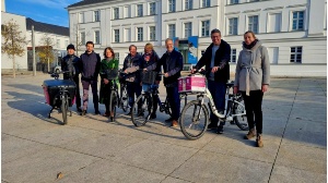 Aufbruch zur Radtour durch Greifswald mit Gästen aus Pomerode