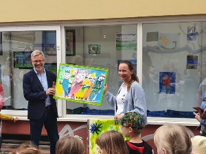 Ausstellungseröffnung in der Langen Straße in Greifswald der Kindergärten aus Greifswald und der polnischen Partnerstadt Gloeniow