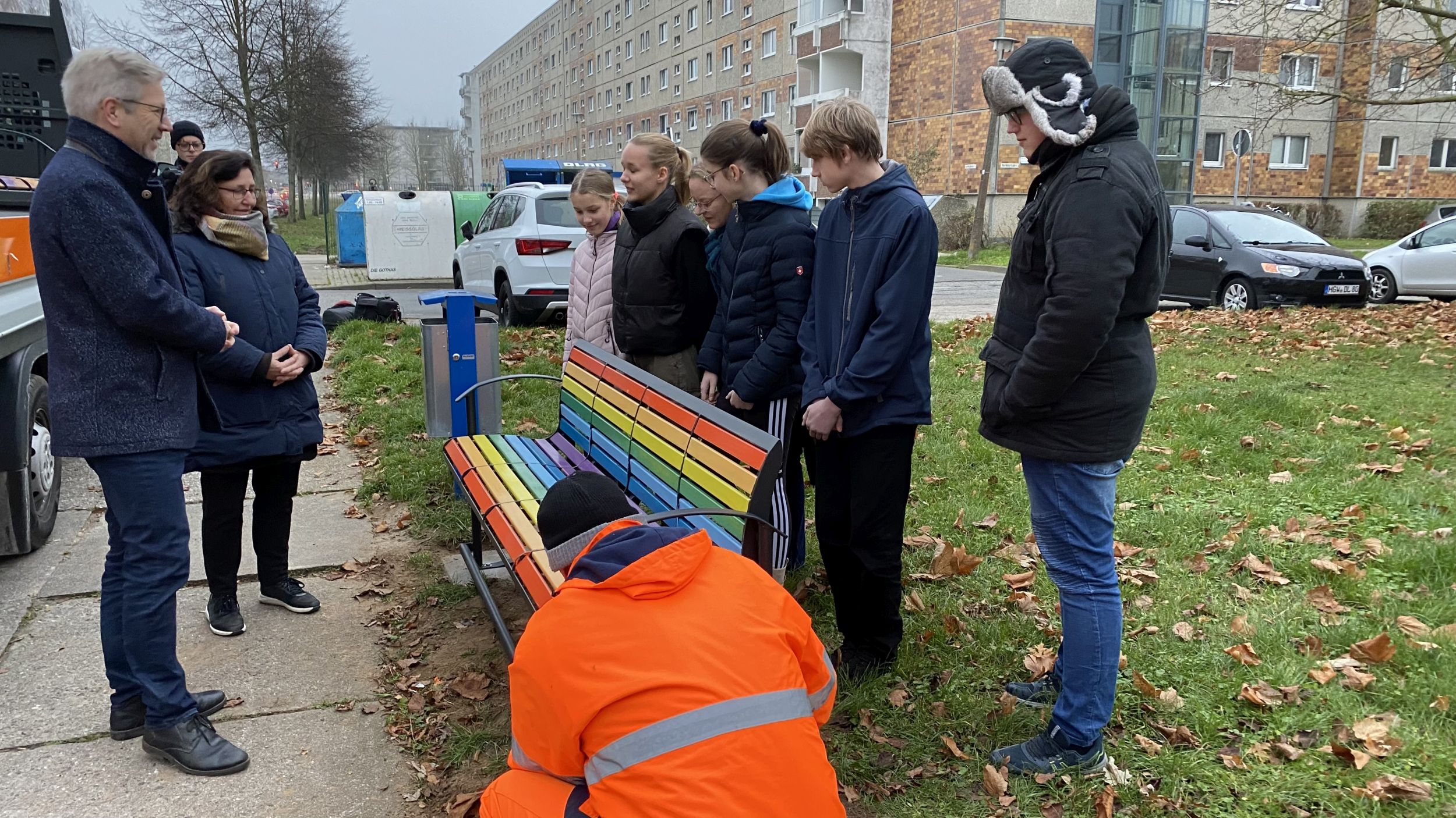 /export/sites/hgw/de/.galleries/Pressestelle-Pressemitteilungen/Pressemitteilungen-2022/Die-erste-Regenbogenbank-fuer-Greifswald-Foto-Pressestelle-4.JPG