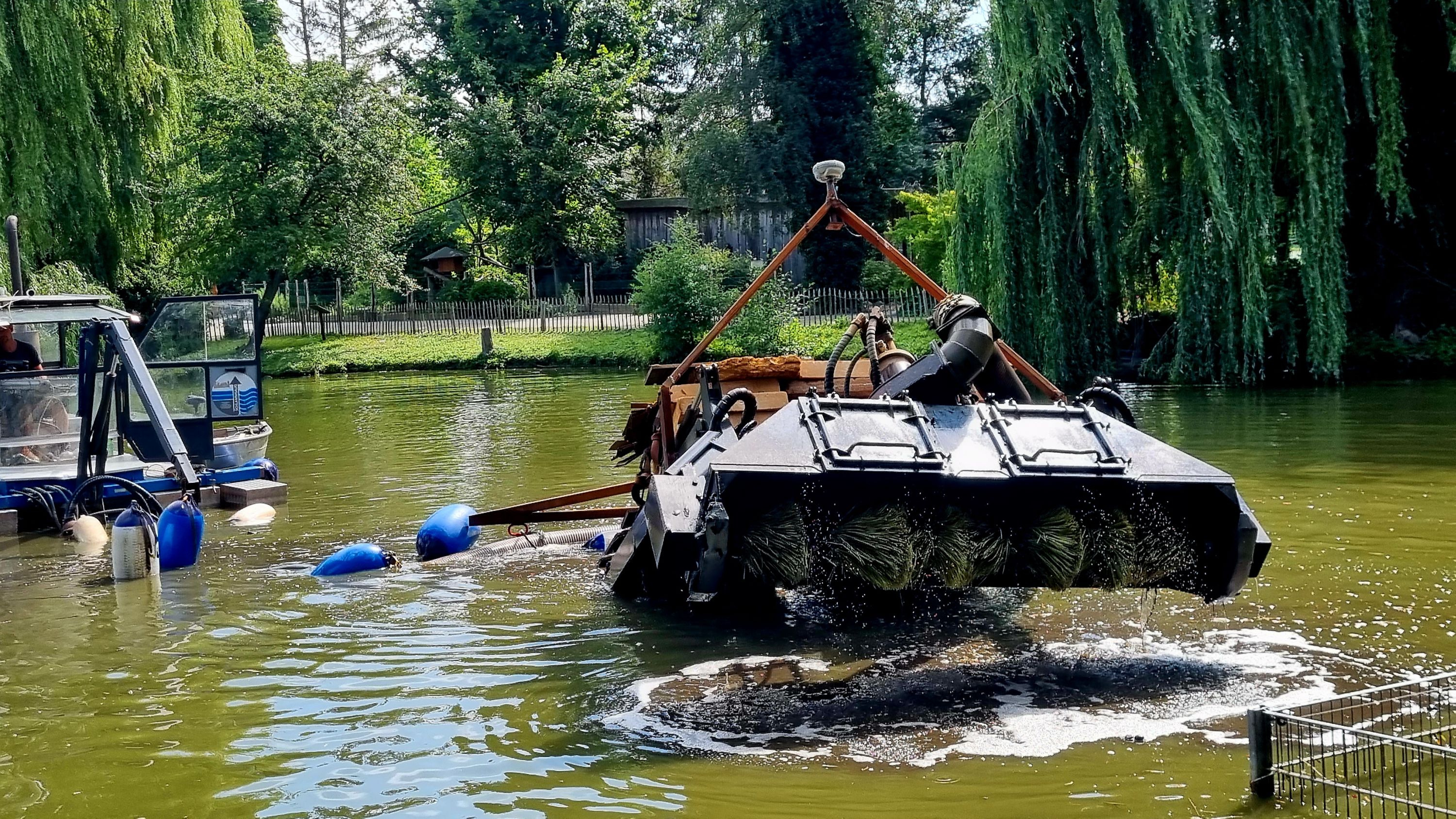 /export/sites/hgw/de/.galleries/Pressestelle-Pressemitteilungen/Pressemitteilungen-2022/Entschlammung-Tierparkteich-1.jpg