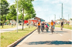 Fahrradfahrende in Greifswald - © Wally Pruß Fahrradfahrende in Greifswald
