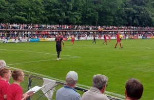 Fußball im Volksstadion, Foto Stefan Fassbinder © Stefan Fassbinder Zuschauer verfolgen ein Fußballspiel im Volksstadion
