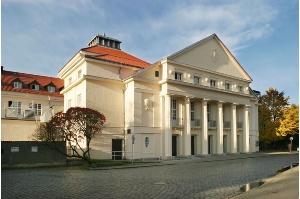 Außenansicht des Theaters in Greifswald