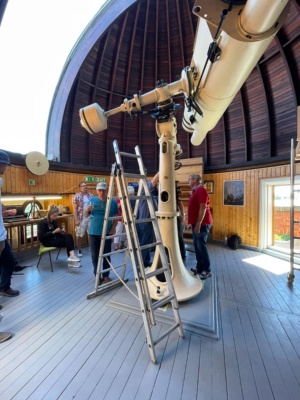 Einrichtung des Carl-Zeiss-Doppelteleskops in der Greifswalder Sternwarte - © Greifswalder Sternwarte e.V. Einrichtung des Carl-Zeiss-Doppelteleskops in der Greifswalder Sternwarte