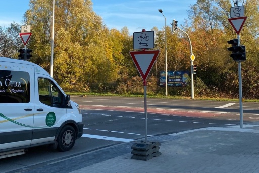 Neue Ampel an der Einmündung Hans-Beimler-Straße zur Schönwalder Landstraße