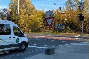 Neue Ampel an der Einmündung Hans-Beimler-Straße zur Schönwalder Landstraße - © Pressestelle der Universitäts- und Hansestadt Greifswald Neue Ampel an der Einmündung Hans-Beimler-Straße zur Schönwalder Landstraße
