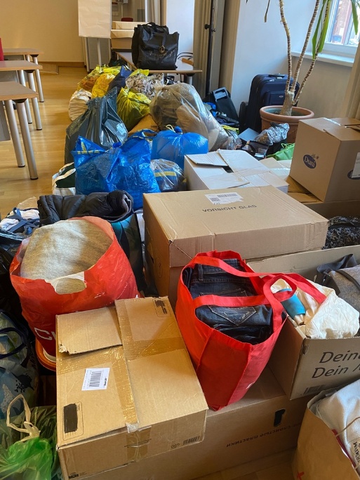 Im Rathaus werden zahlreiche Spenden abgegeben