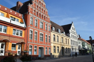 Außenansicht der Stadtbibliothek Hans Fallada in Greifswald