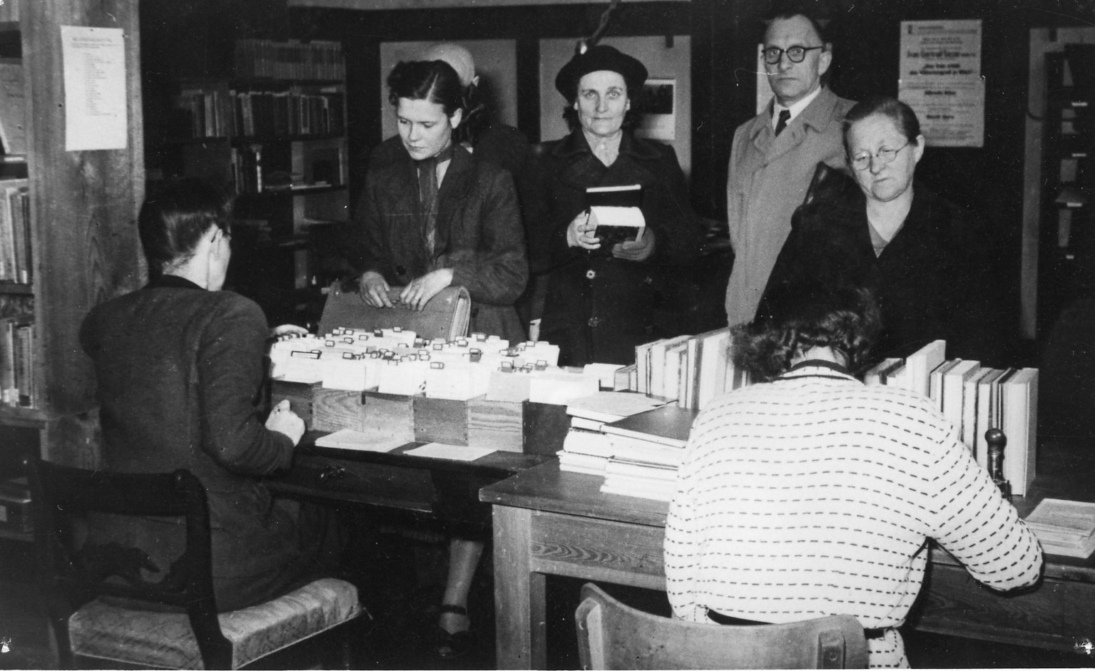 /export/sites/hgw/de/.galleries/Pressestelle-Pressemitteilungen/Pressemitteilungen-2022/Thekenausleihe-Goethestrasse-1953-CR-Stadtbibliothek.jpg