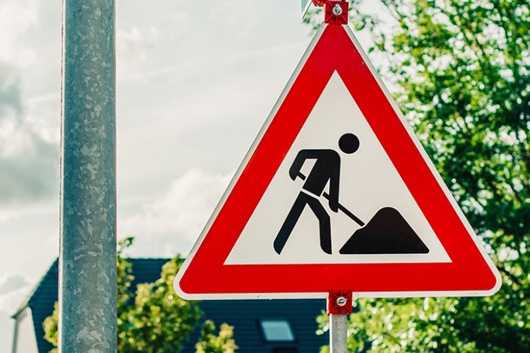 Baustellenschild im Greifswalder Stadtgebiet