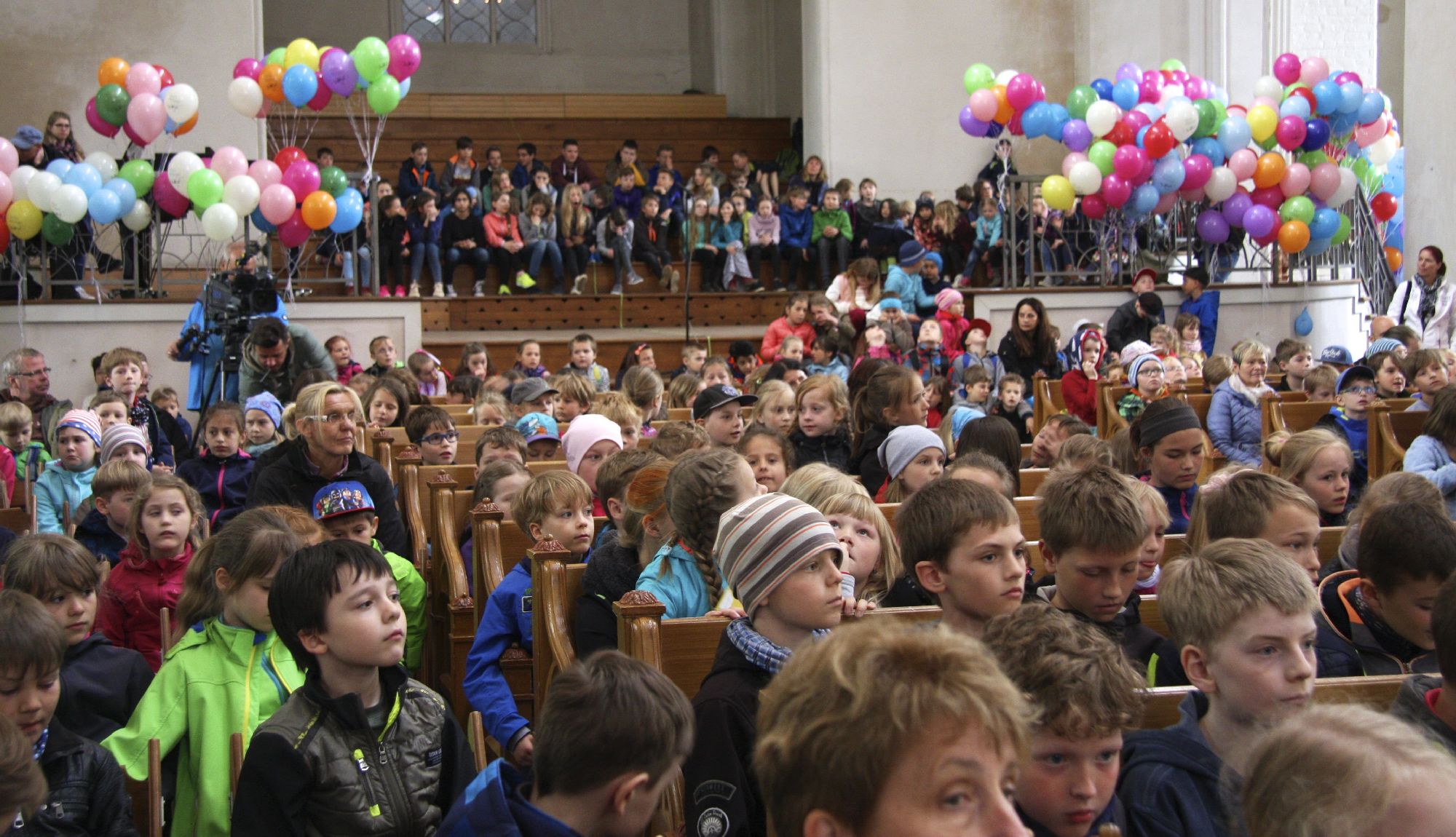 /export/sites/hgw/de/.galleries/Pressestelle-Pressemitteilungen/Pressemitteilungen-2023/Buechertuerme-Abschluss-2017-Dom-St.-Nikolai_CR-Stadtbibliothek.jpg