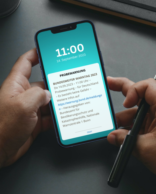 Auf dem Display des Smartphones erscheint eine Nachricht zum Probealarm am 14. September um 11 Uhr